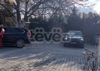 Kurti përfundon takimin me Lajçakun dhe ambasadorin amerikan