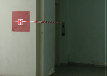 Bie ashensori nga kati i dytë në podrumin e ndërtesës, lëndohen 6 gra