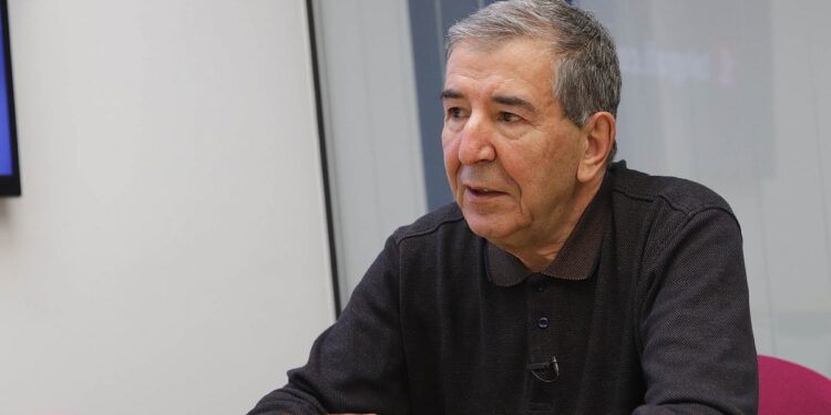 “Si korbat në stërvinë”, Avni Dehari komenton fjalimin e Hisen Berishës, mohon se doli nga Kuvendi për shkak të tij