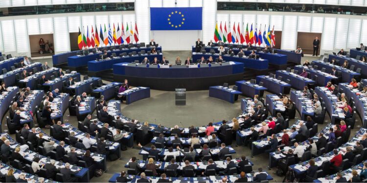 PE u bën thirrje Kosovës dhe Serbisë të avancojnë në procesin e dialogut