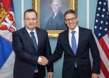 Chollet takohet me Daçiqin: Shpreha mbështetje për angazhimin e Serbisë në dialog