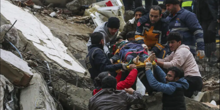 Mbi 1300 të vdekur nga tërmeti në Turqi dhe Siri