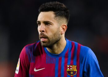 Jordi Alba pranon ulje të pagës vetëm për të vazhduar tek Barcelona