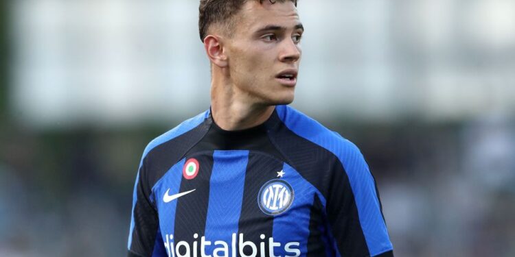 Mediet italiane: Asllani do “grabisë” vendin e Calhanoglu-s te Inter!