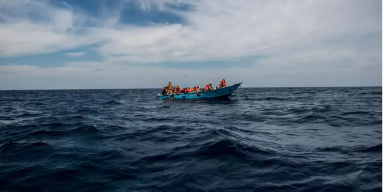 Të paktën 73 emigrantë kanë vdekur pas mbytjes së varkës në brigjet e Libisë