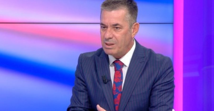 Lufta në Ukrainë, Rusia dhe libri i Enver Hoxhajt