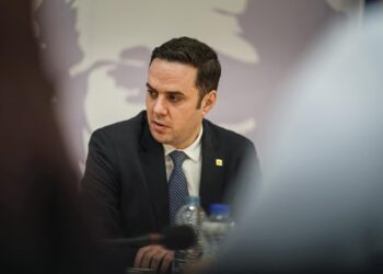 Abdixhiku ngushëllon familjet e viktimave pas tërmetit në Turqi dhe Siri