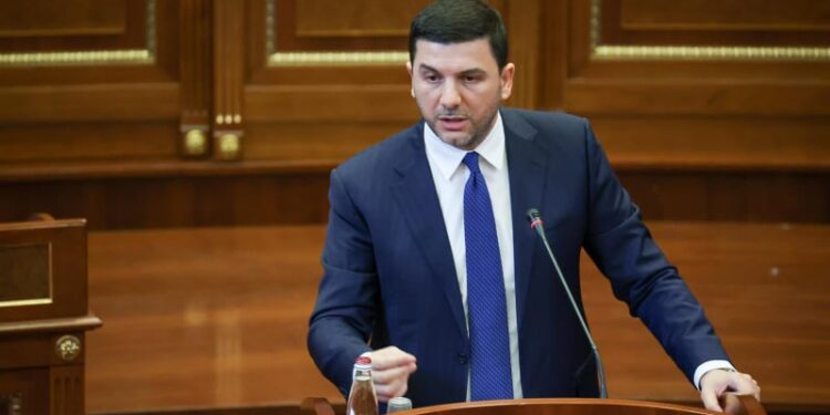 Krasniqi – Kurtit: Në dialog nuk ke nevojë të luash rolin e shpëtimtarit e as tradhtarit, mjafton të marrësh përgjegjësi