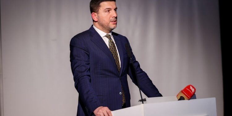 Krasniqi: Jam kundërshtar politik i Kurtit, por Kosovën e kemi të përbashkët