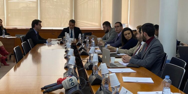 Ministri Murati e deputeti Lushtaku përplasen për vlerën e koeficientit