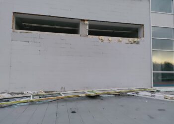 Palestrave e sportit në Istog dëmtohet si pasojë erërave të forta