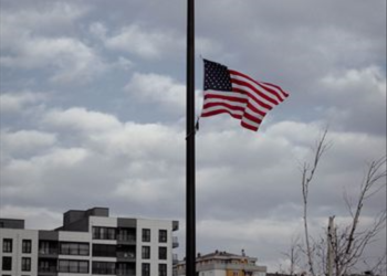 Ambasada e SHBA-së i përgjigjet presidentes Osmani për uljen e flamurit në gjysmështizë