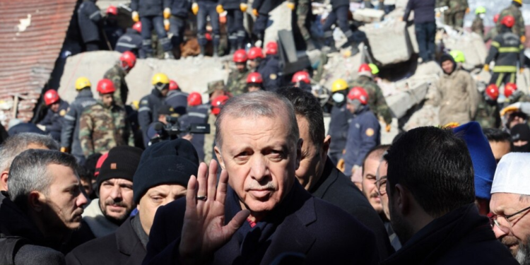 Tërmeti shkatërrues në Turqi, nxitë debat për shtyrje të zgjedhjeve