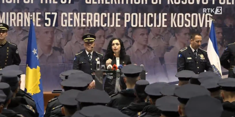 Diplomojnë 433 policë, Osmani u kërkon ta zbatojnë ligjin e ta luftojnë krimin