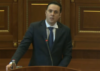 Abdixhiku tha se Kurti e ka bërë Serbinë proruse e me banda kriminale në veri të duket konstruktive