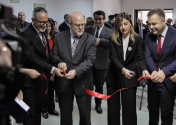 Hovenier: ShBA vazhdon mbështetjen për modernizim të shërbimit korrektues