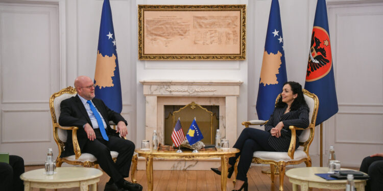 Osmani pret Hovenierin, temë diskutimi dialogu Kosovë-Serbi