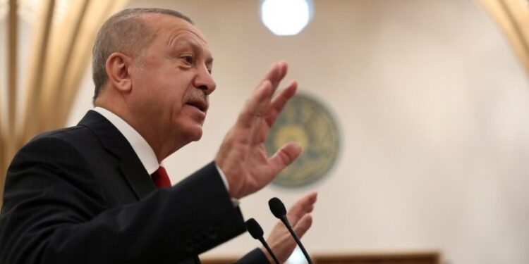 Erdogani: Më shumë se 8 mijë njerëz u nxorën të gjallë nga rrënojat