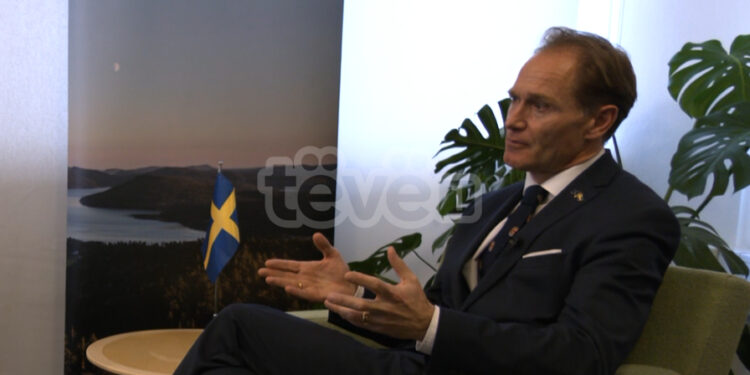 Ambasadori suedez: S’mund të ketë vetëm një parti që i përfaqëson serbët në Kosovë