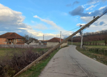 Erërat e forta shkaktojnë dëme në rrjet