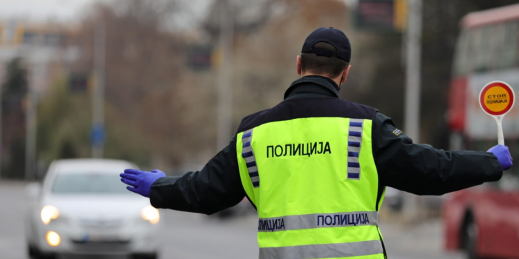 Shkupi gjobit me para dhe ua ndalon hyrjen bullgarëve që nxitën incidente në kufi