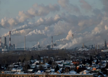 Zjarr në një rafineri të naftës ruse afër kufirit me Ukrainën