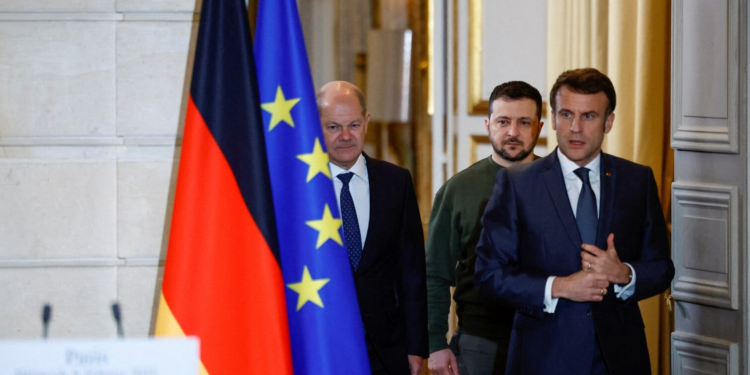 Zelensky do të marrë pjesë në samitin e BE-së për të kërkuar armë dhe avionë luftarakë