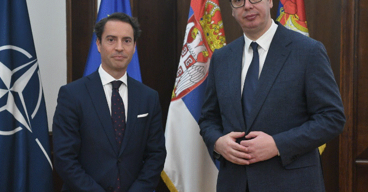 Zyrtari i NATO-s ia thotë në sy Vuçiqit: Mbështesim propozimin evropian