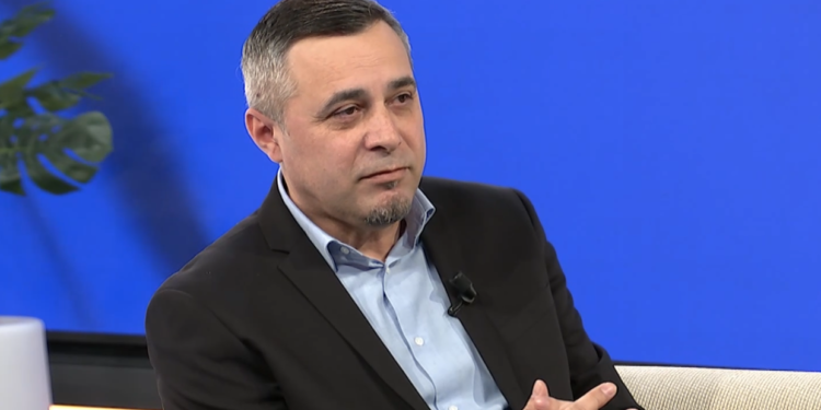 Halitaj flet për ditën e shpalljes së pavarësisë: Gazetari është i privuar nga këto kënaqësi