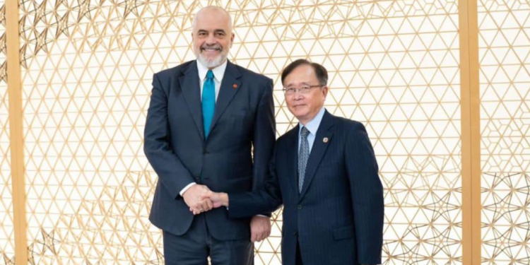 Rama takohet me kryetarin e Federatës Japoneze të Biznesit