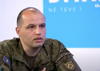 Rreshteri Gashi nën emocione rrëfen momentin e shpëtimit të 2-vjeçares nga rrënojat