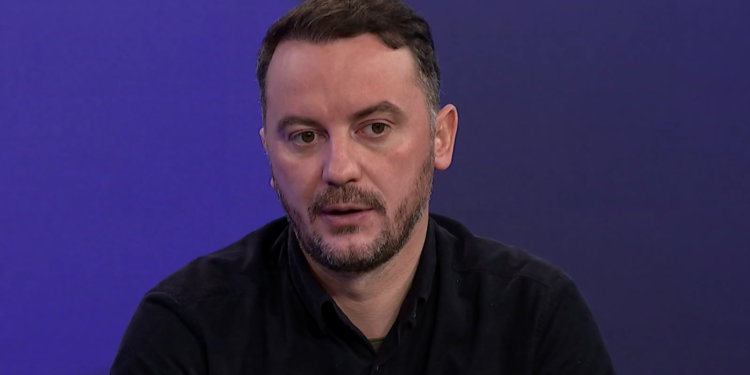 Molliqaj thotë se ka mundësi që Vetëvendosja i ka zhdukur mostrat e Astrit Deharit