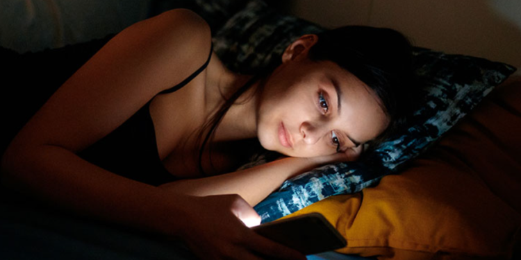 Flini më pak se 6 orë gjatë natës? Mund të jetë shkaku i problemit të përhapur shëndetësor