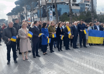 Në Tiranë mbahet marsh solidariteti me Ukrainën