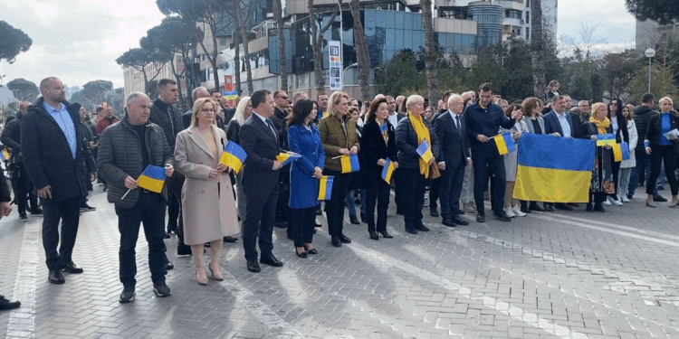 Në Tiranë mbahet marsh solidariteti me Ukrainën