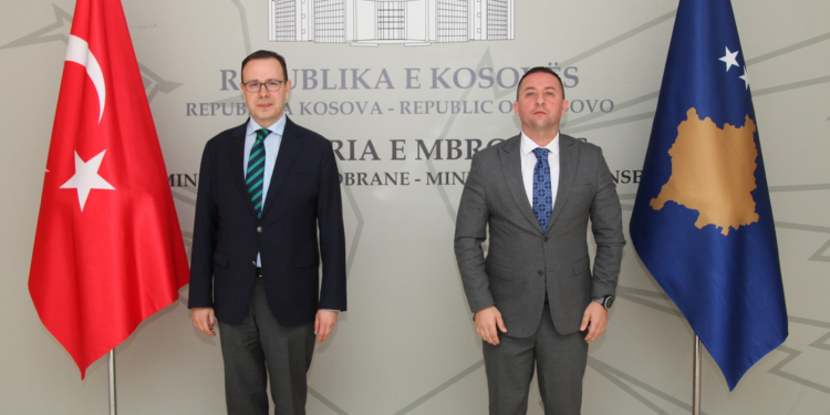 Ambasadori turk falënderon FSK-në për mbështetje në zonat e prekura nga tërmeti