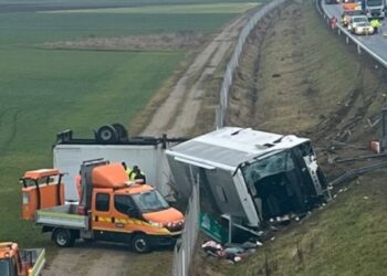 Rrokulliset autobusi me plot pasagjerë në Slloveni, të paktën tre të vdekur