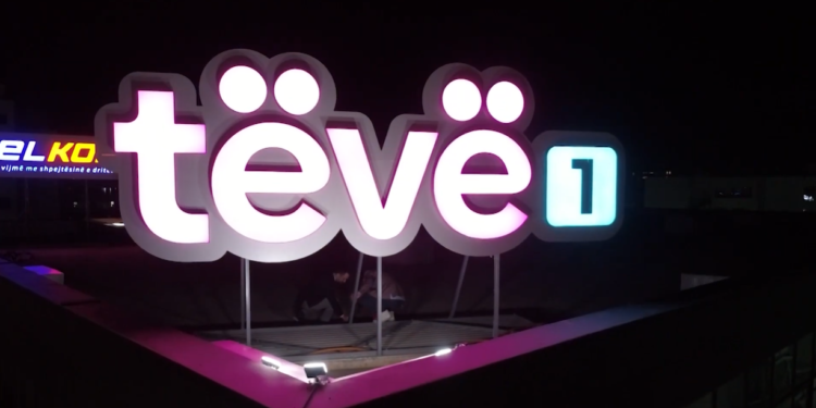 Tëvë1 një vit me ju