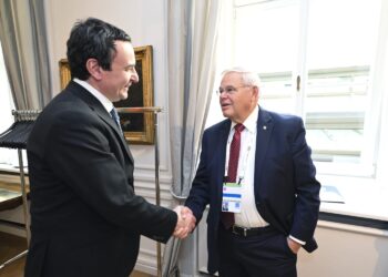 Kurti takon senatorin që kritikoi Cholletin për qasjen ndaj Kosovës