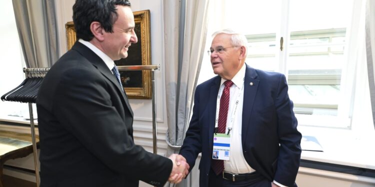 Kurti takon senatorin që kritikoi Cholletin për qasjen ndaj Kosovës