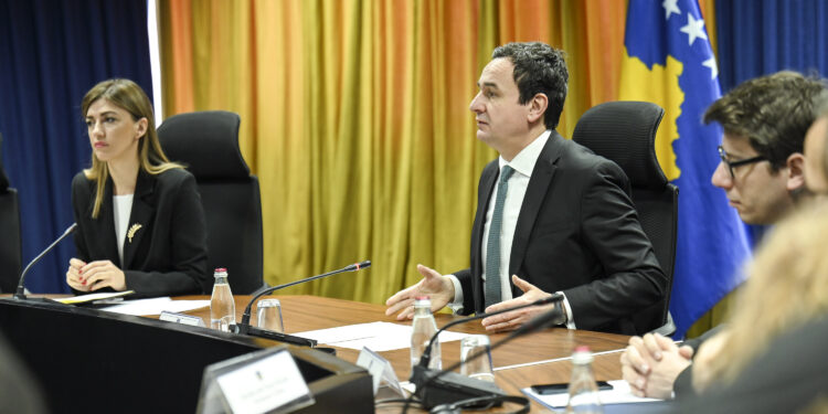 Kurti priti në takim përfaqësuesit e Qendrave për Punë Sociale