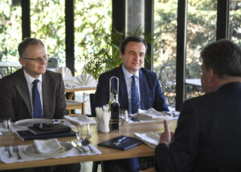 Për 5 muaj, Lajçak 10 herë në Prishtinë