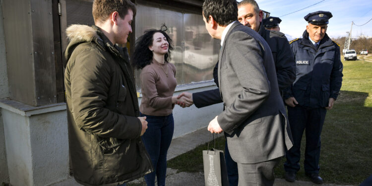 Kurti dhe Rashiqi vizitojnë dy familje serbe në Istog