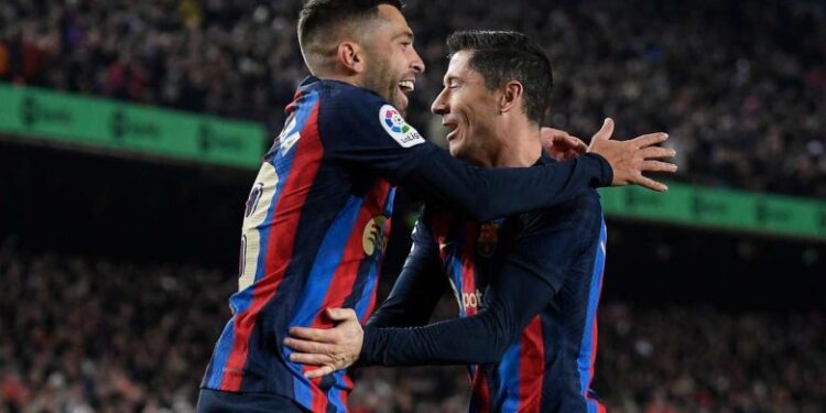 Barcelona bindëse ndaj Sevillës, shkëputet në krye të La Liga-s