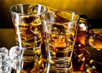 Pas një nate kur e teproni me alkool, ja ushqimet detoks për të pastruar trupin