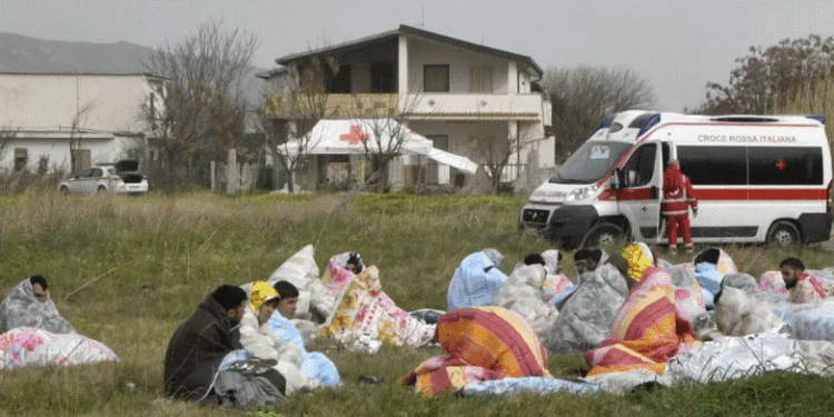 Së paku 33 të vdekur në Itali pas fundosjes së anijes me emigrantë