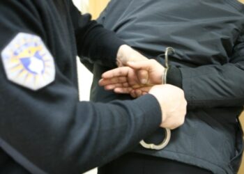 Arrestohet 60-vjeçari për armëmbajtje pa leje, Policia sekuestron dy pistoleta