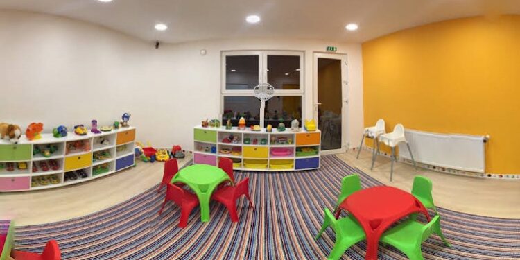 Largohet nga puna edukatorja që dyshohet se sulmoi fëmijën në çerdhen në Mitrovicë