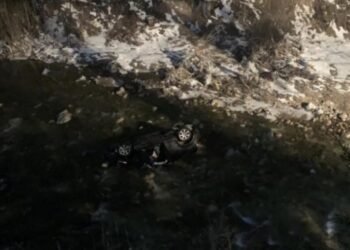 Vetura bie në lumë, tre të mitur humbin jetën në Mal të Zi