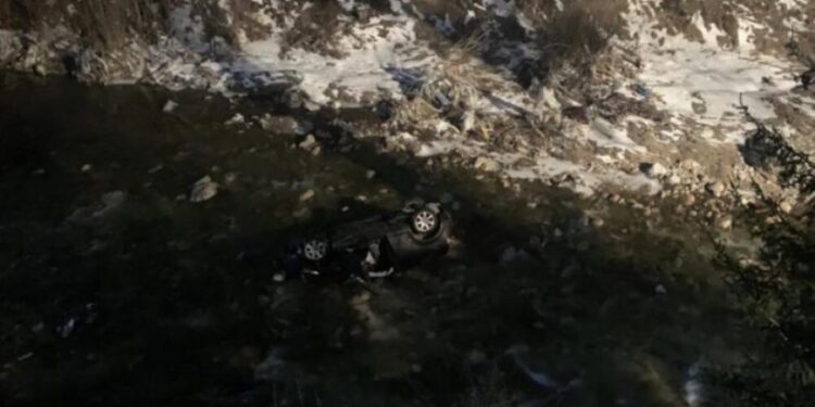Vetura bie në lumë, tre të mitur humbin jetën në Mal të Zi